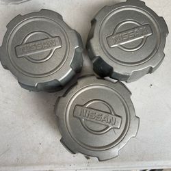 Nissan pathfinder 99-01 Oem center rim caps