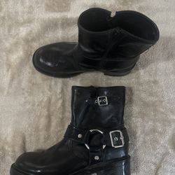 women boots 