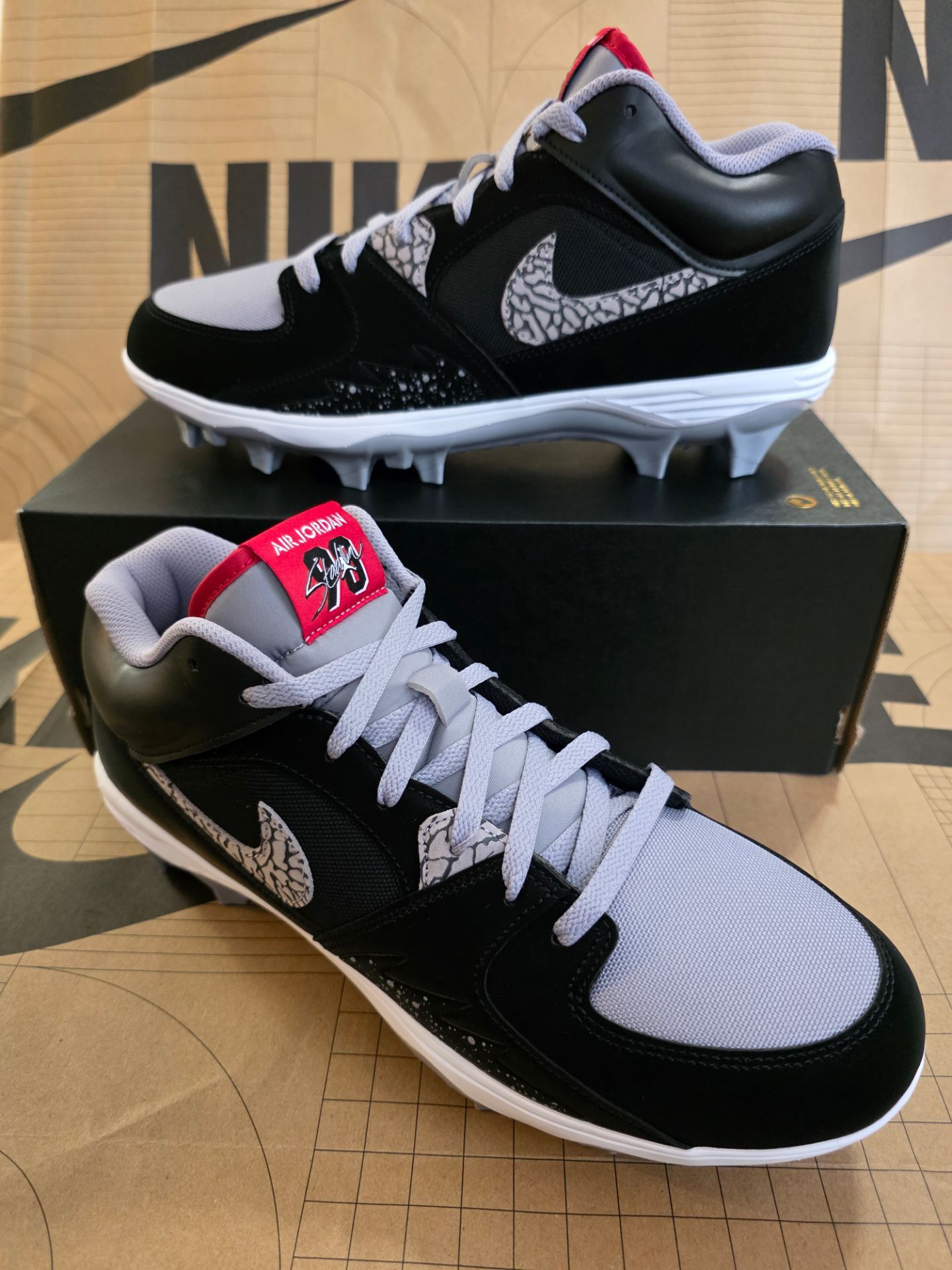 Jordan Stadium 90 Low TD Black Cement Football Cleats
Mens Size 12