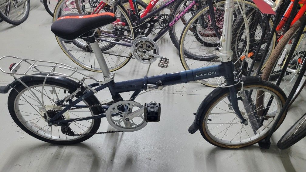 Mint Condition DAHON 7-SPD FOLDING BIKE 4130 for Sale in