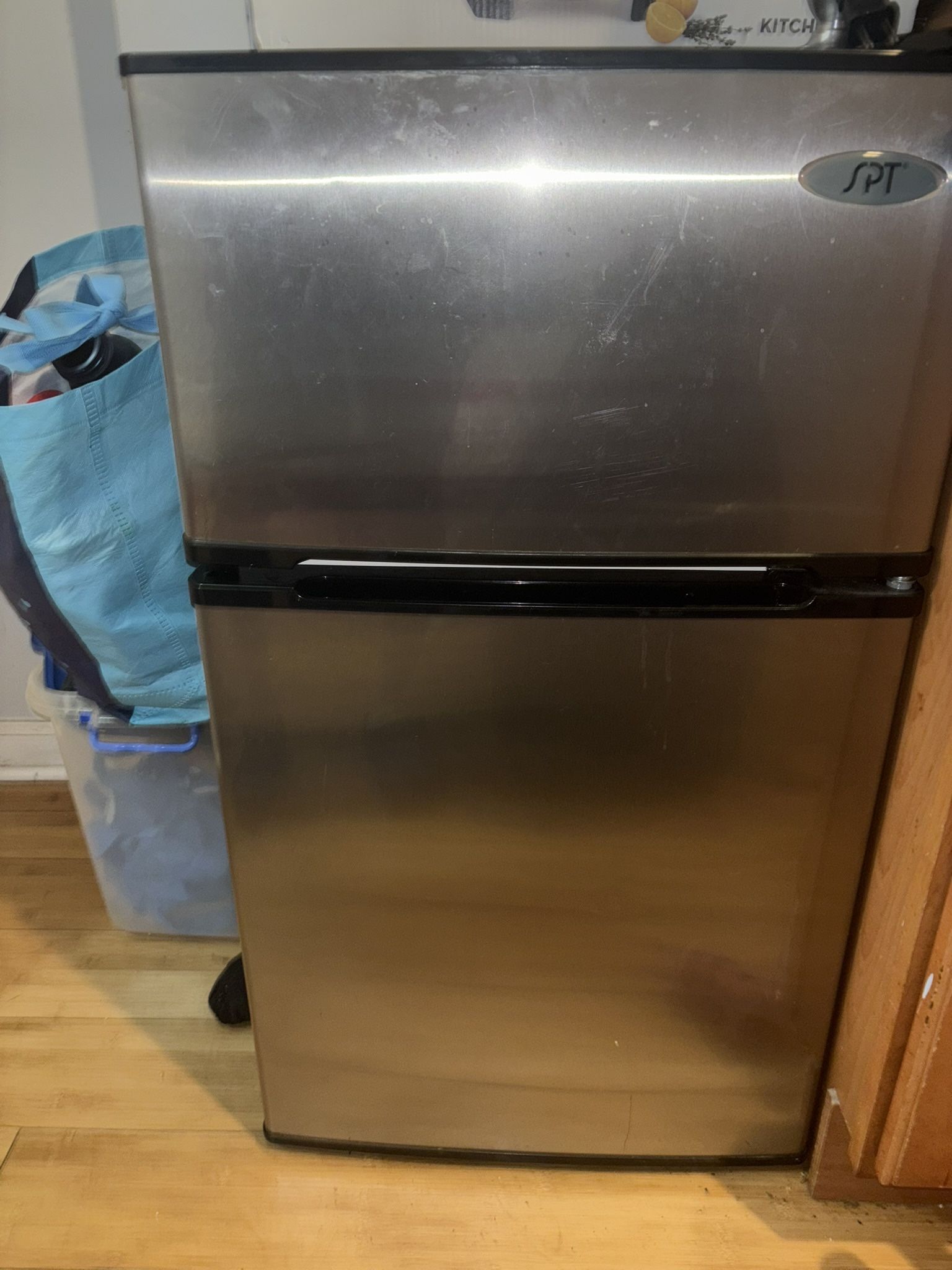 Spt Mini Refrigerator