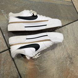 Women Size 9 Nike Court Legacy  