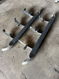 Side steps midsize truck