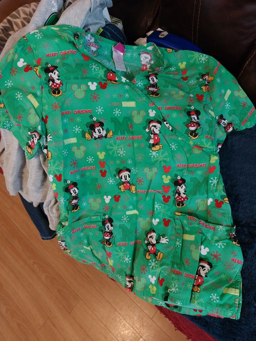 Disney Christmas Scrub Sz Large
