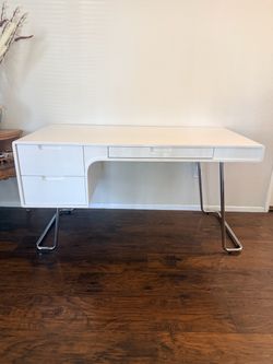 White Lacquered Desk with Chrome Legs and Modway Reverb Modern Ergo Office Chair Set