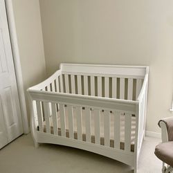 White baby Crib & Daybed