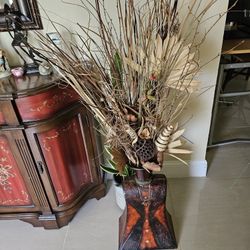 Large Flowers Decor And Metal Vase