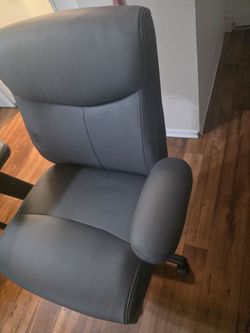 Traymore ergonomic Faux leather swivel Desk Chair Brand New