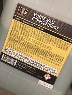 White Wall Concentrate Tire Cleaner