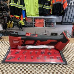 Milwaukee M18 18V Lithium-Ion Cordless Oscillating Multi-Tool (Tool-Only)