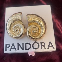 Gold Seashell earrings 