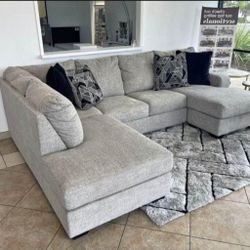 GORGEOUS SECTIONAL BRAND NEW CONDITION 