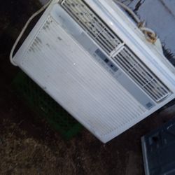 WINDOW AC UNIT 220 Volt Working Excellent Price $250 With Warranty 