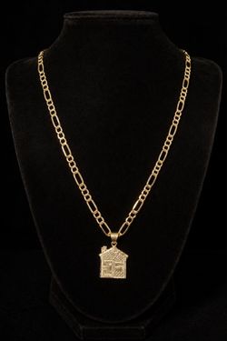 Gold-Tone House Pendant Figaro Chain Necklace 13.5 grams of gold 10k