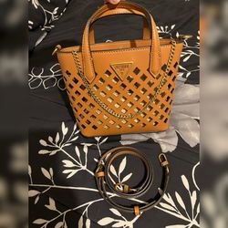 Guess Crossbody