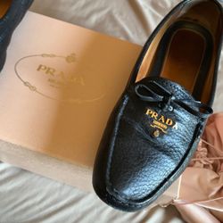 Prada Loafers / Flats size 37 size 7 authentic