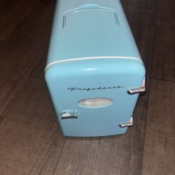 Mini Fridge 