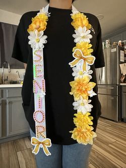 Graduation Lei Coquette
