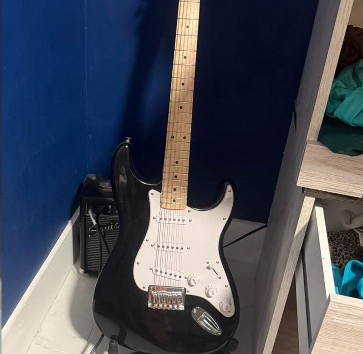 Squier Sonic Stratocaster Electric Guitar Pack- Amp, guitar stand, electric guitar and tuner