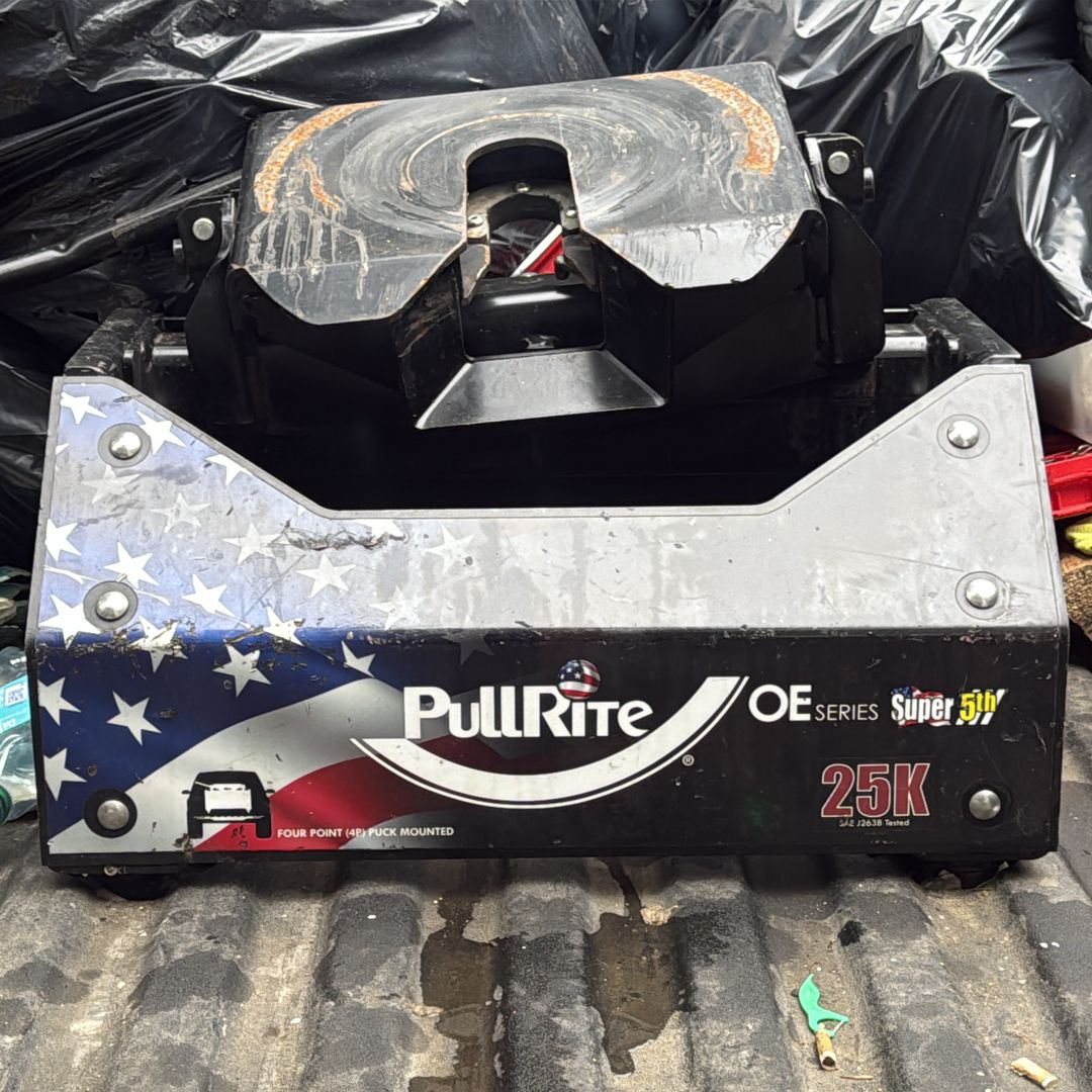 GMC 5th wheel hitch