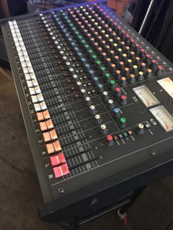 Tascam M- 216
