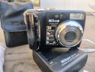 Nikon Coolpix 7900 Digital Camera