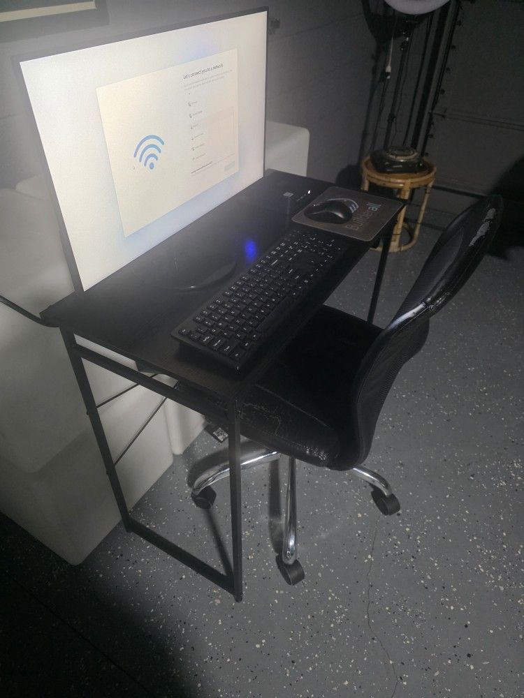 FULL SET computer, 23 inches Acer monitor, wireless mouse, wireless keyboard, table and the chair!