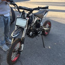 bms dirtbike black and 125cc