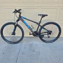 GT AGGRESSOR PRO MOUNTAIN BIKE (MEDIUM FRAME)