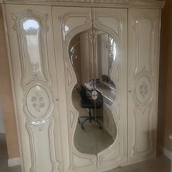 Wardrobe 