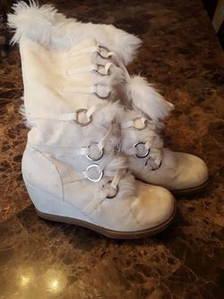 LADIES SNOW BOOTS SIZE 5