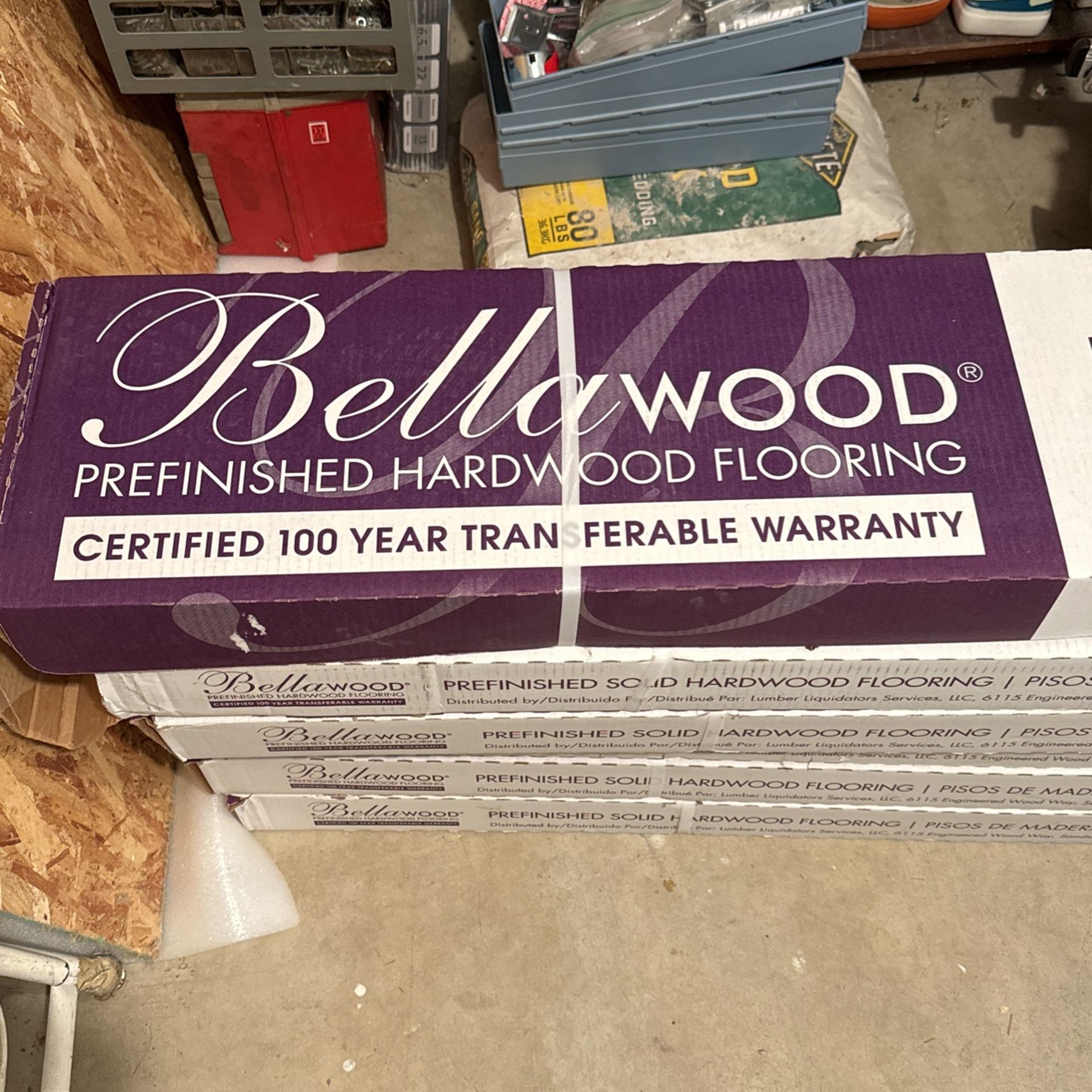 3/4 in Red Oak Bellawood Prefinished Hardwood Flooring (3.25 in Wide)