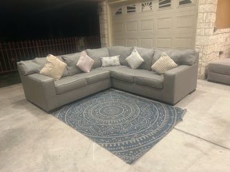 Free Delivery 🚚 Gray Sectional/ Sala Seccional Gris