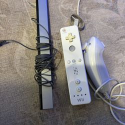 Wii Sensor Bar And Controllers 