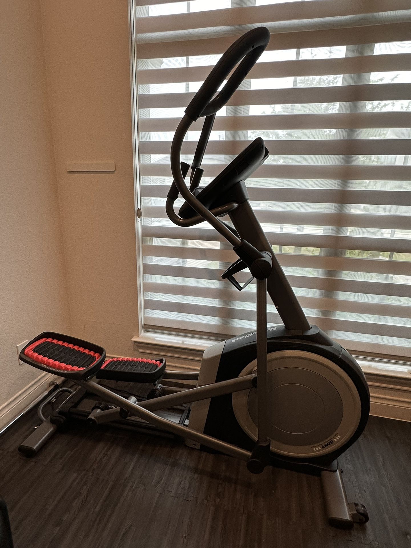 NordicTrack Elliptical – Commercial 12.9 (Model NTEL71220