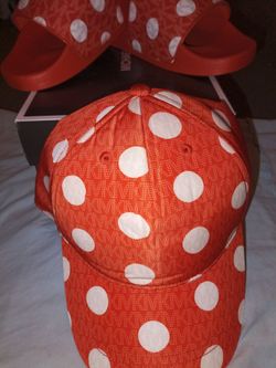 Michael Kors Slides & Matching Hat (SET)