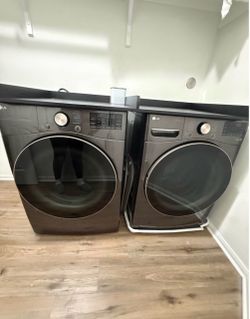 LG Washer & Dryer Set - Like New