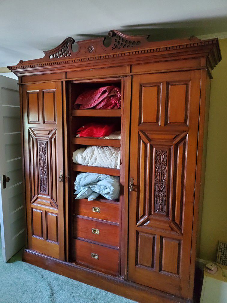 Lovely And Useful Antique armoire (Worth 6K At Least)