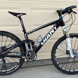 2009 Giant Anthem Advanced SLO All Carbon Fiber Mountain Bike. Small size frame, Shram XX derailers & crank, Mavic SLR hubs, Fox Shocks front & rear, 