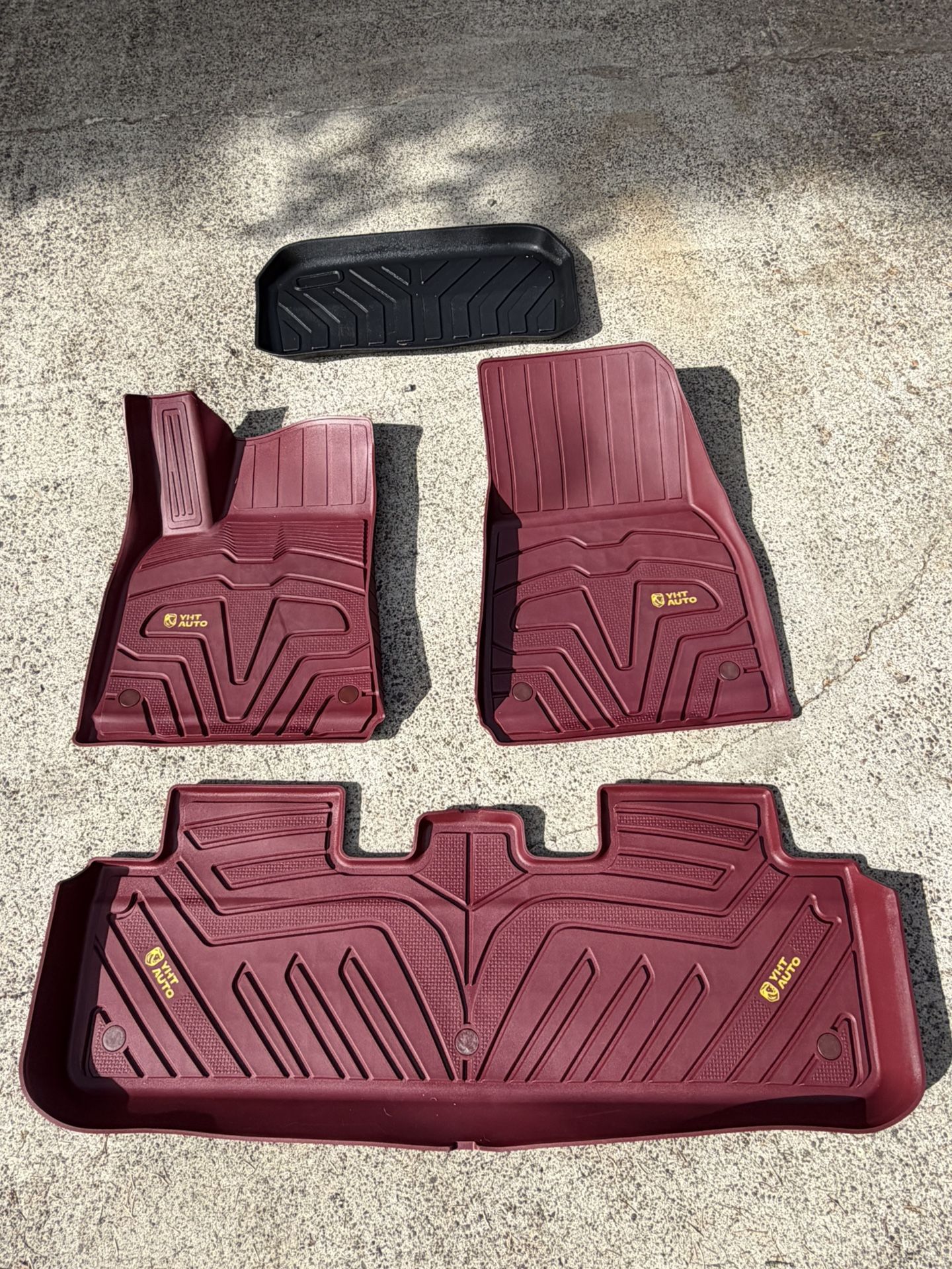 All-weather TPE Floor Mat Set, 2020-24 Tesla Y 5-Seater; Set Of 6 ( Red & Black)