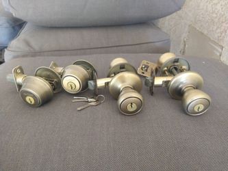 2 Kwikset knob and deadbolt entry setsl
