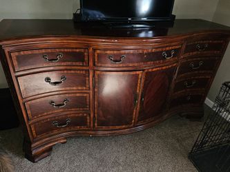 Large dresser with 2 night stands
