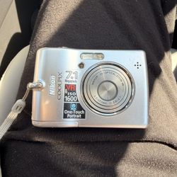 Nikon Coolpix L12 Digital Camera 