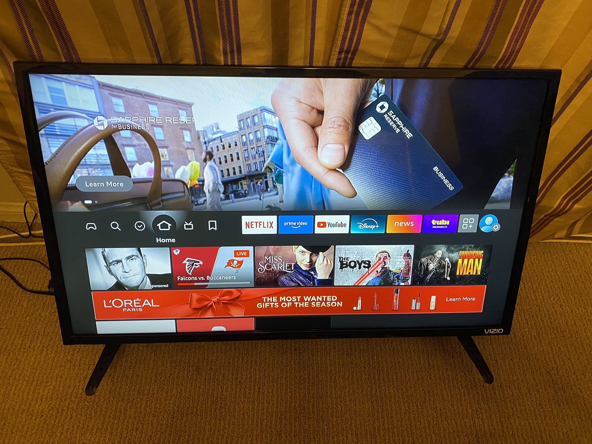 The Vizio D32f-E1 is a 32-inch Full HD (1080p) Smart LED TV Amazon Fire Stick