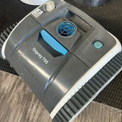 Pool Vacuum Osprey 700
