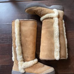 UGG Suede Fur Trimmed Chestnut Color Boots (Women’s 9) 