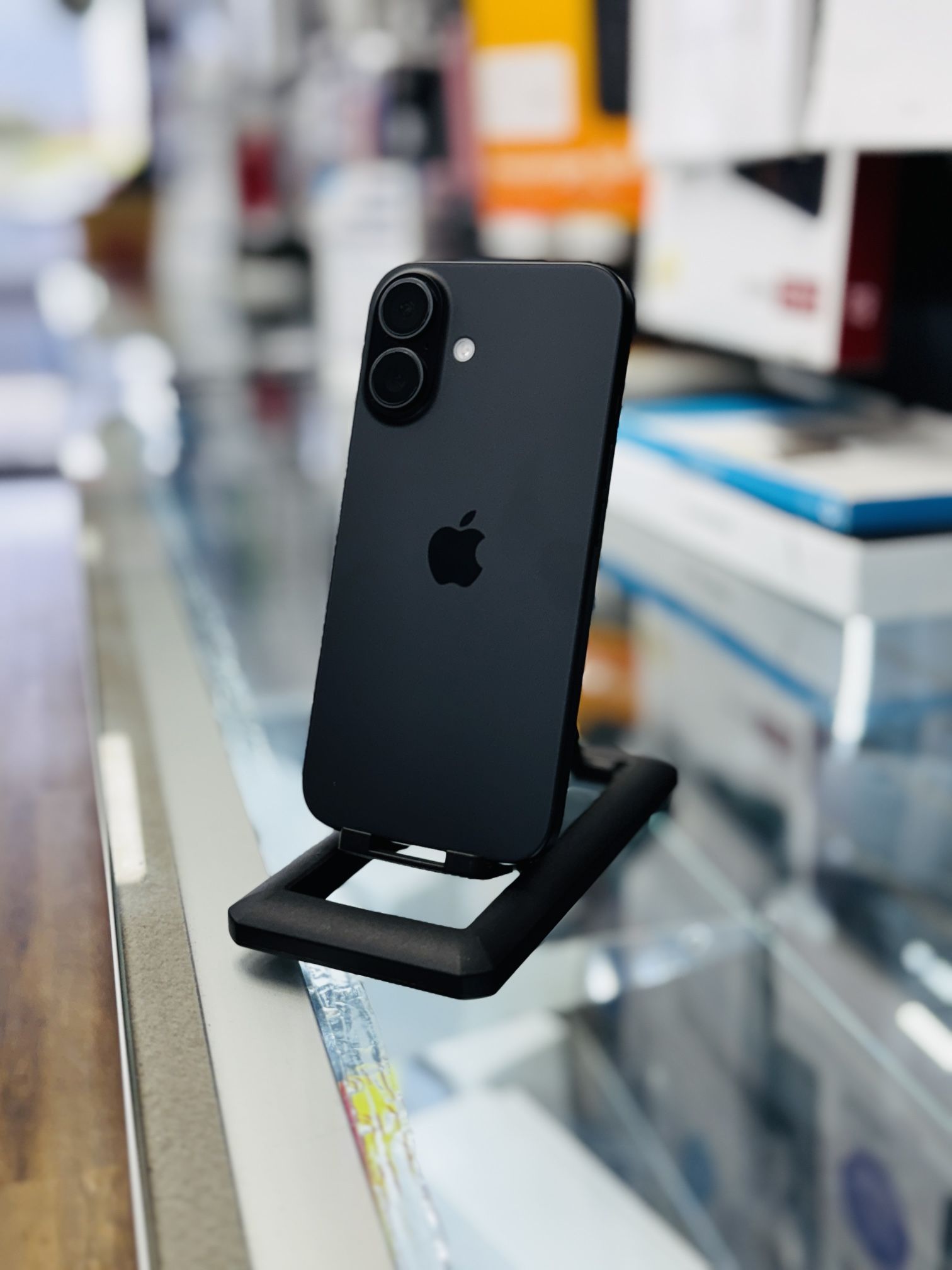 iPhone 16 (Factory Unlocked) 