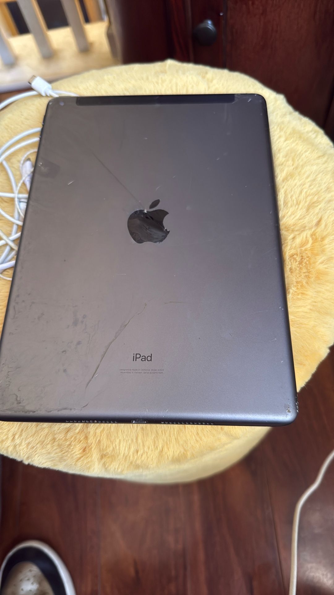 Apple iPad For parts only ! Model A 2603  Asking price is $80.00   or best offer
