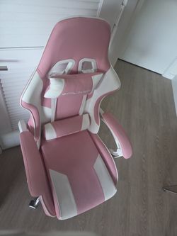 GTPLAYER Gaming Chair with Footrest - Pink & White (Excellent Condition)