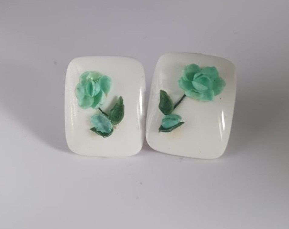 Vintage Screwback Earrings, handmade, green flower on plastic